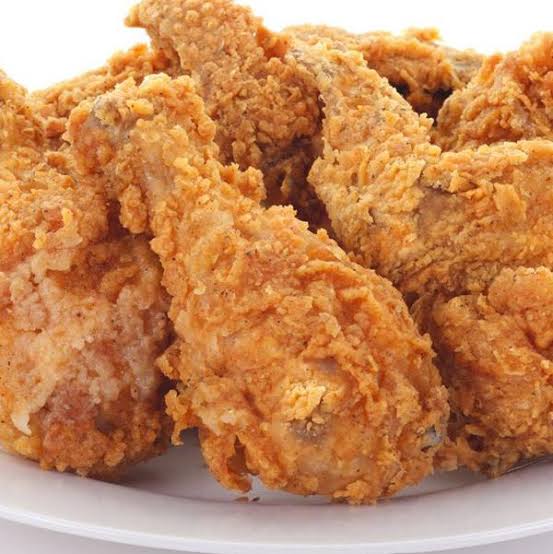 Pollo estilo KFC acompañado con puré de papa y ensalada de repollo pedido  en Monterrey — Casa del Obrero