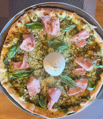 Pizza Trento con Mortadella, Burrata y Pistache de 30 cms