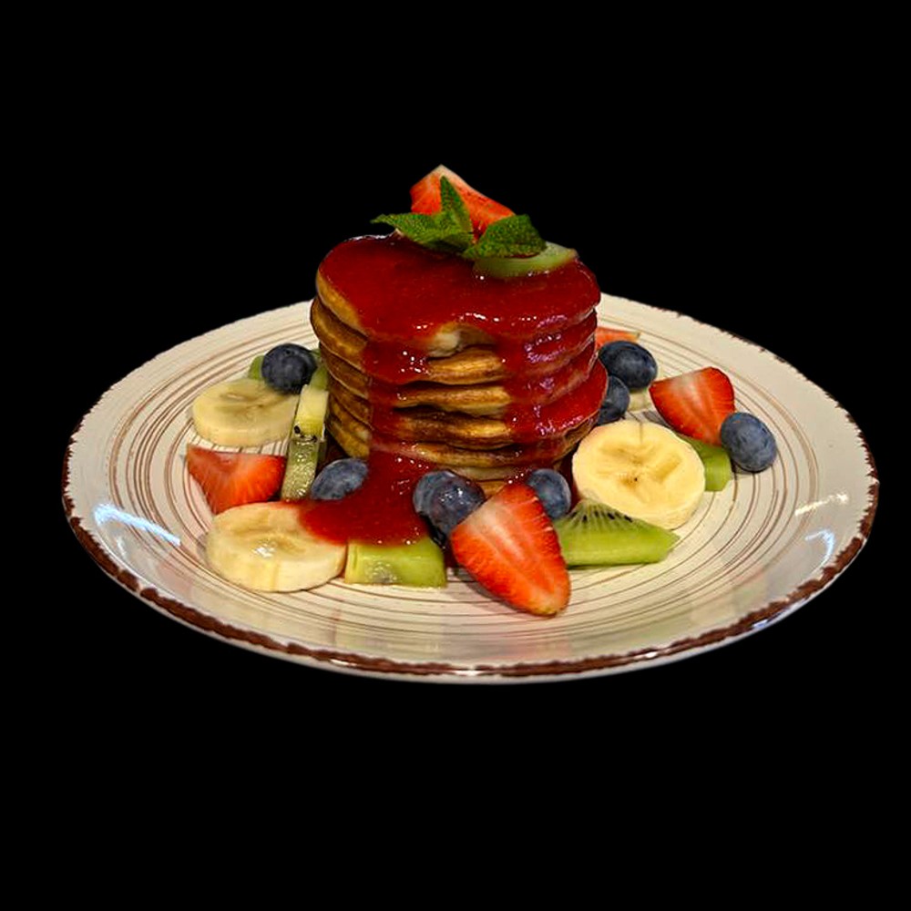 Панкейки з фруктами та полуничним соусом 240г.