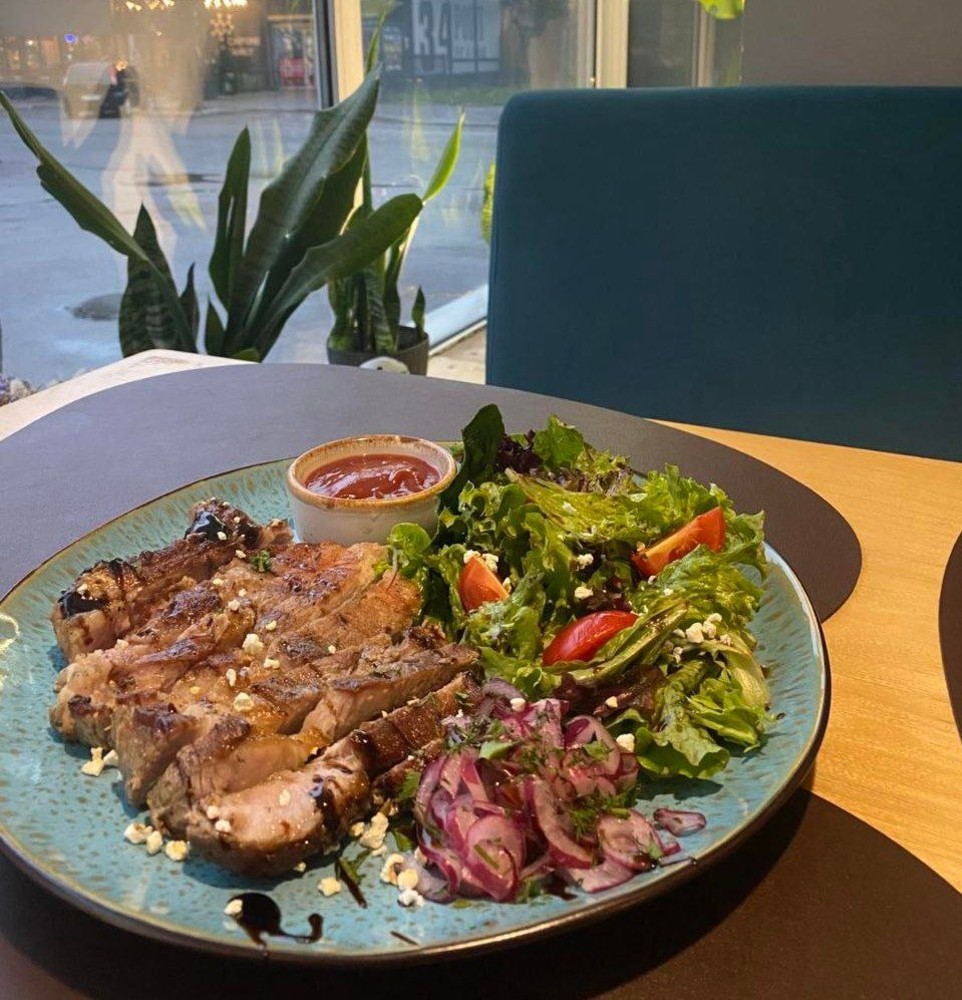 Стейк свинини