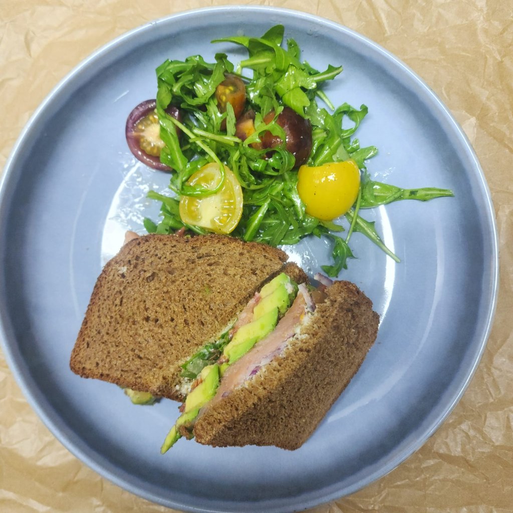 შებოლილი ორგულის სენდვიჩი Smoked salmon sandwich 