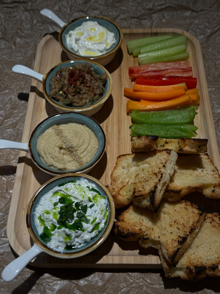 დიფის დაფა  Assortment of sauces