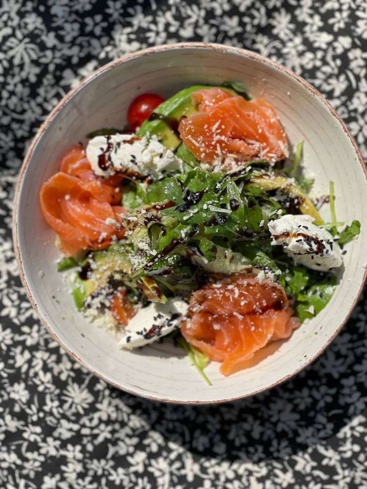 Салат з лососем 