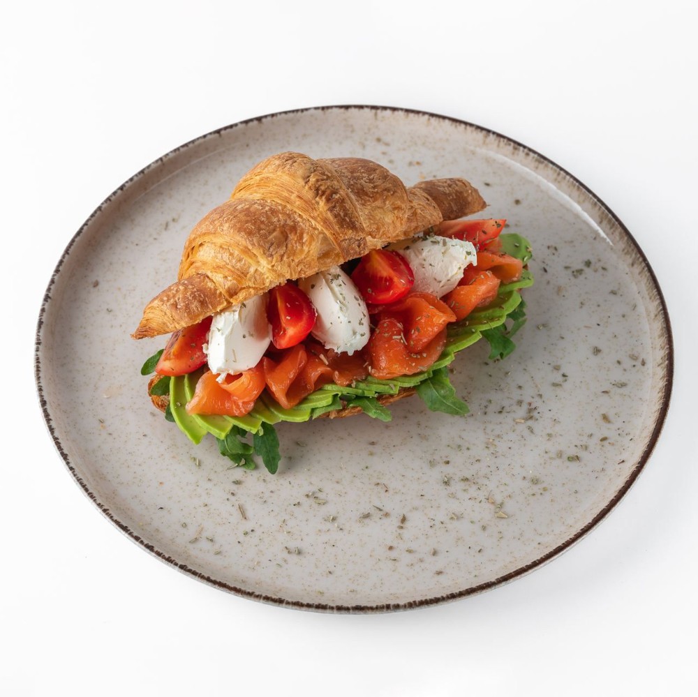 Круасан з лососем