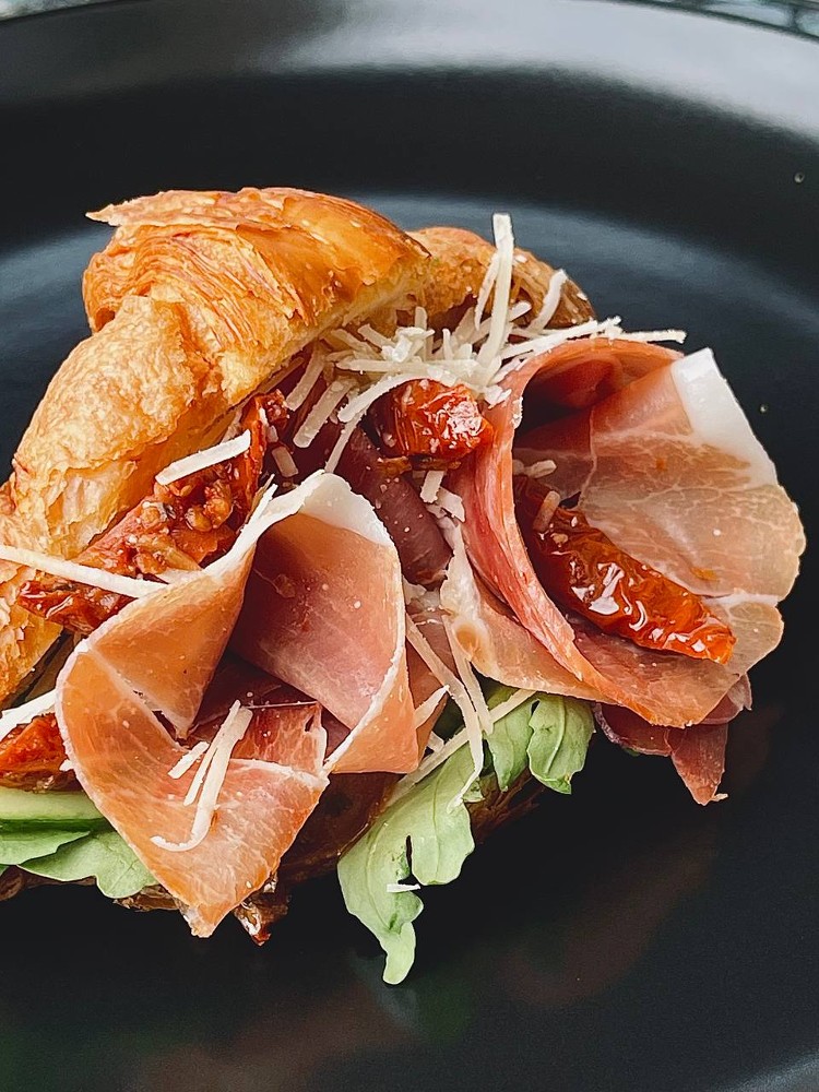 Круасан з прошуто