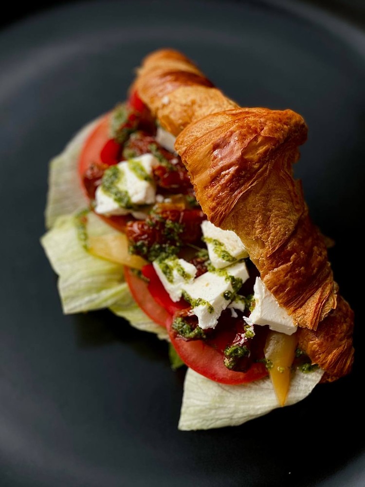 Круасан з печеним перцем (вегетаріанське)