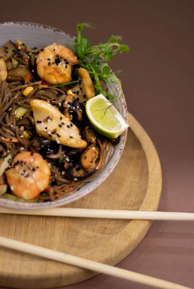 Локшина соба з морепродуктами