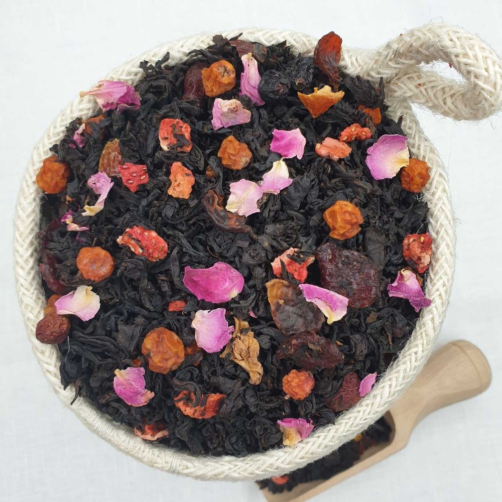 Black tea with red berries