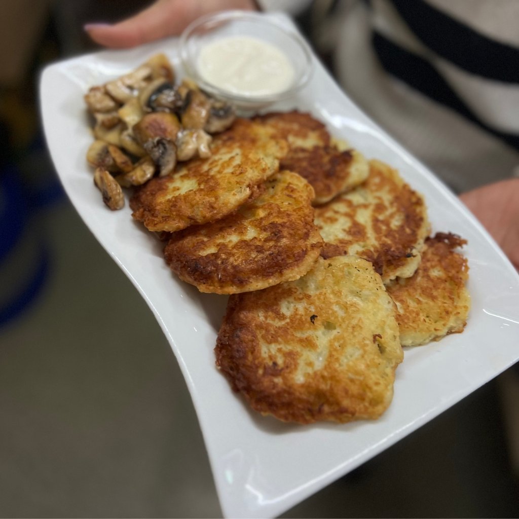 Деруни з печерицями