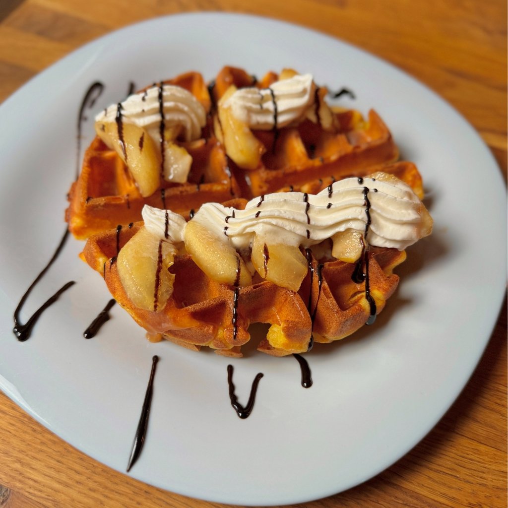 Бельгійська вафля гарбузова з карамелізованим яблуком