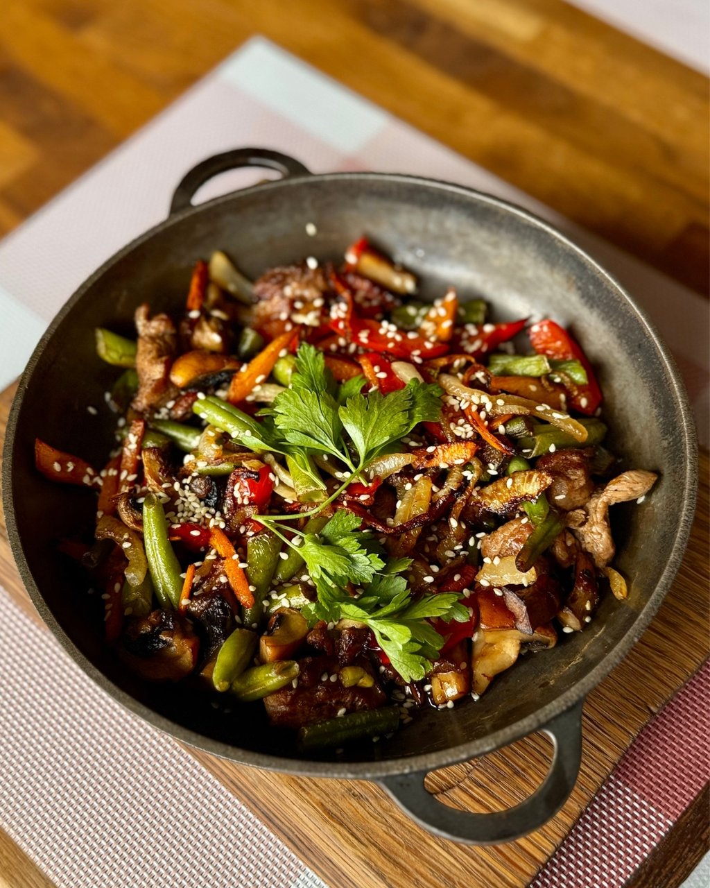 Телятина з овочами