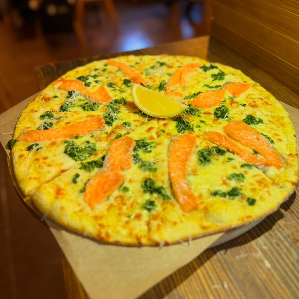 Піца "З сьомгою і шпинатом" 46 см.