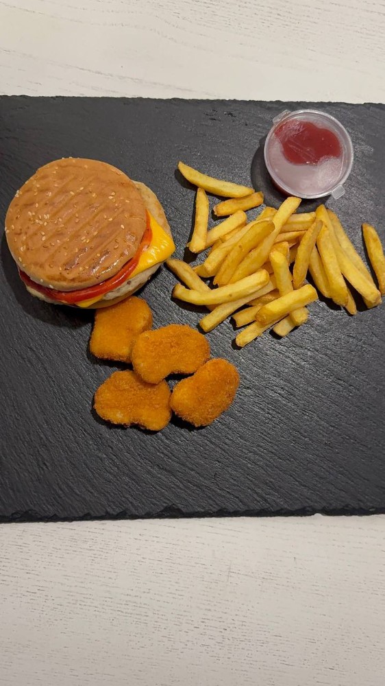 Дитячий БОКС (ІГРАШКА + бургер+ нагенси+картопля фрі)