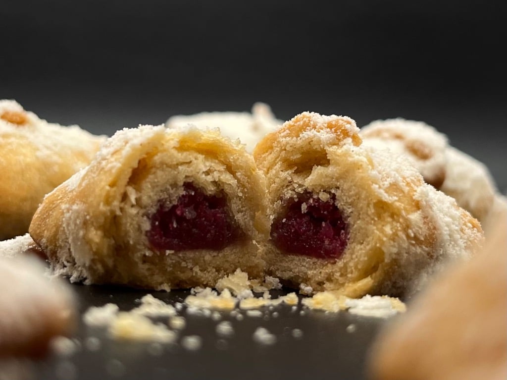 РОГАЛИК З ТРОЯНДОЮ / MINI CROISSANT WITH ROSE