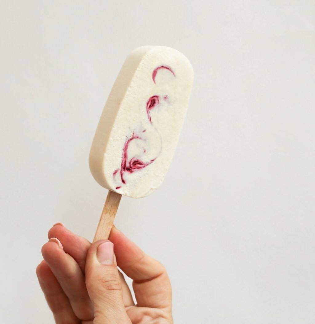 Морозиво вершкове з ягідною начинкою / Вerry ice cream