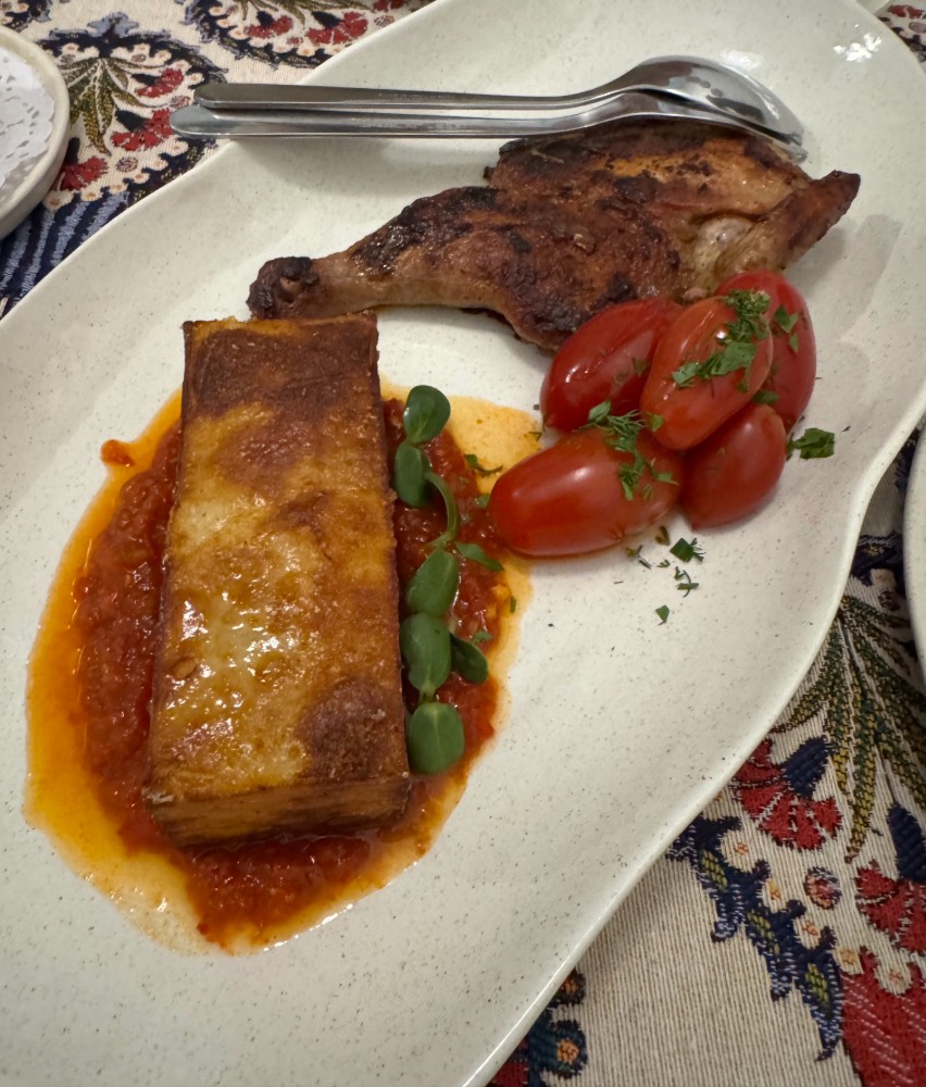 Смажене курча з картопляним гратеном