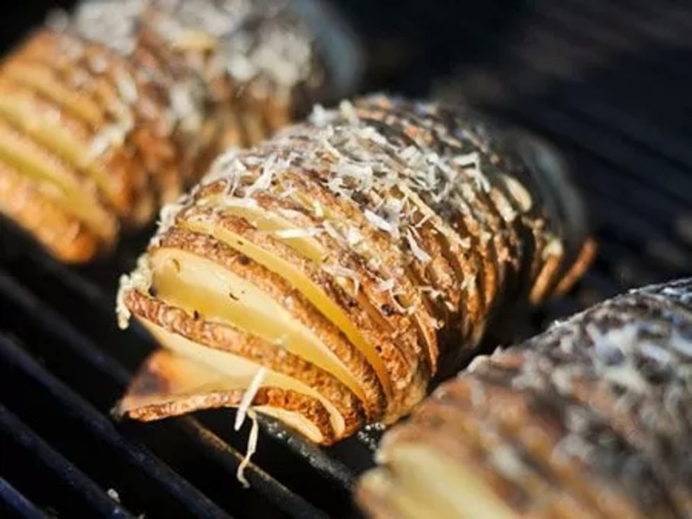 Картопля на грилі з часником