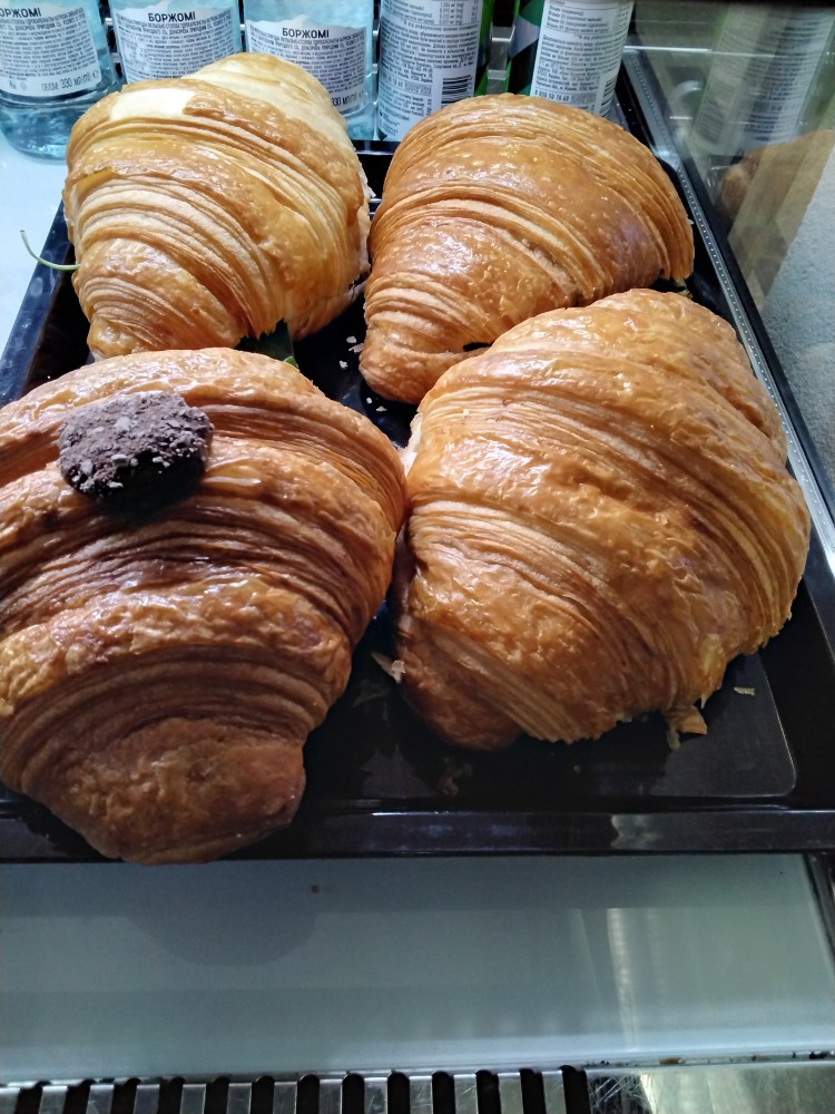 Круасан лосось , курка