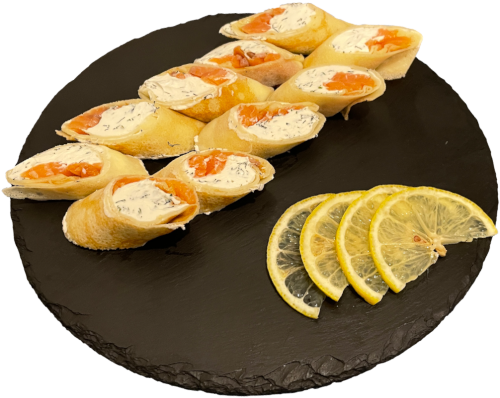 Млинці з лососем та червоною ікрою