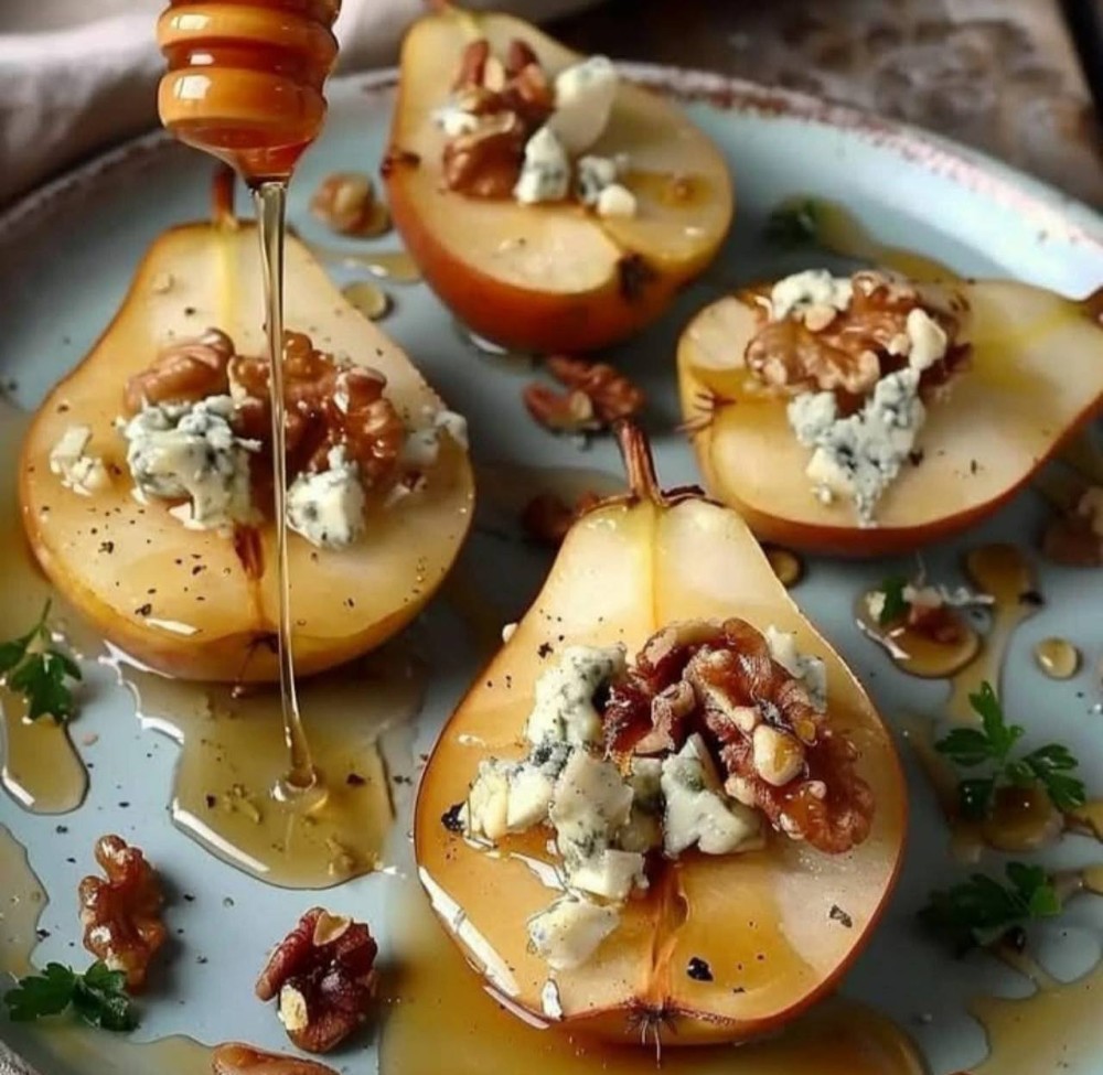 Груша запечена з сиром Дор Блю та горіхами