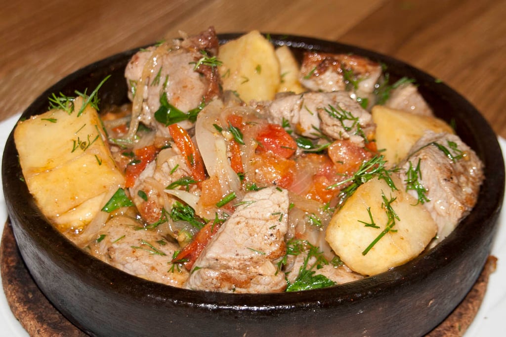 ოჯახური ღორის -ojakhuri (fried meat with potatoes)with pork