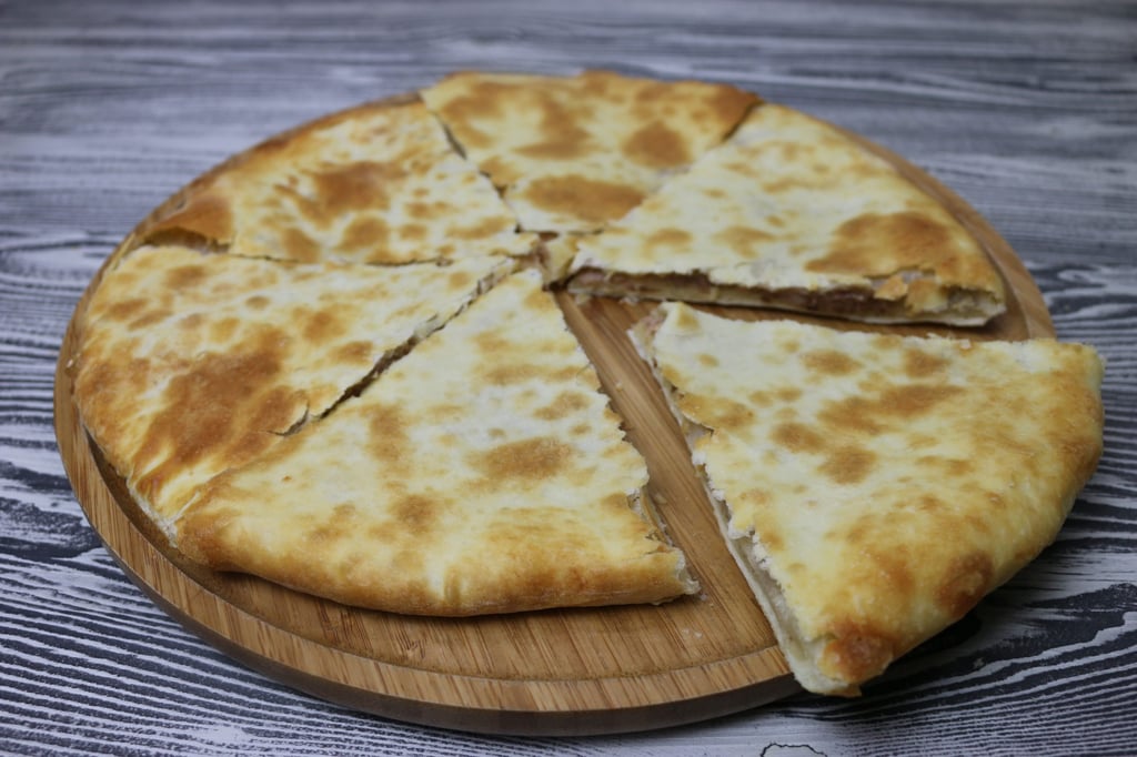 ლობიანი-Lobiani (bean-filled bread)