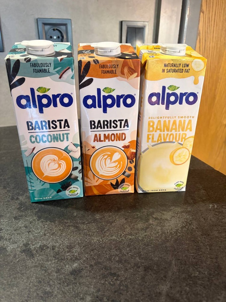 Лате з халвою на рослинному молоці