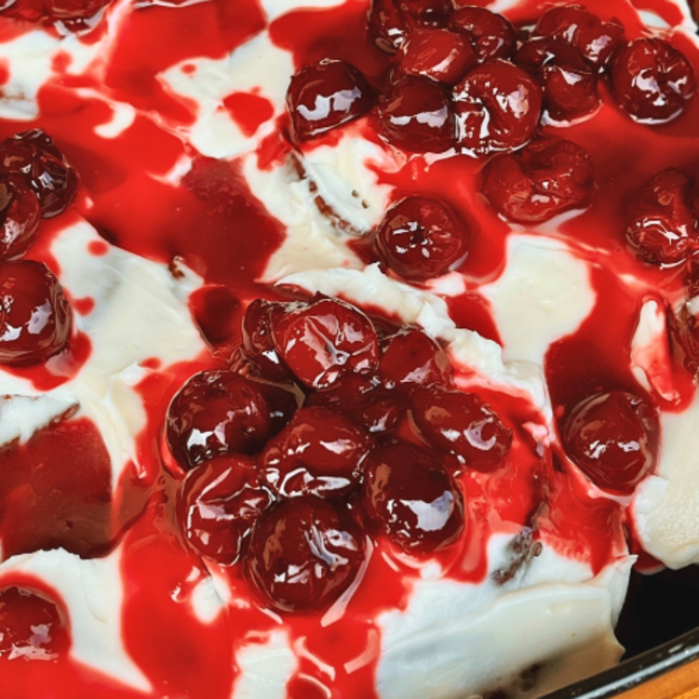 *З собою Сінабон з вишнями