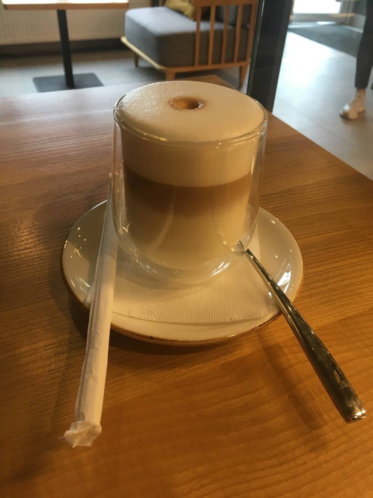 *З собою Лате з халвою