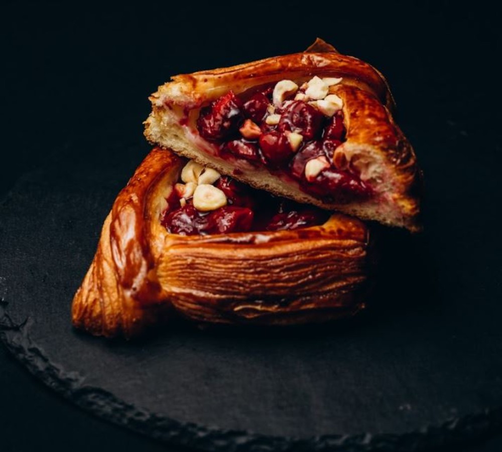 *З собою Даніш Вишневий