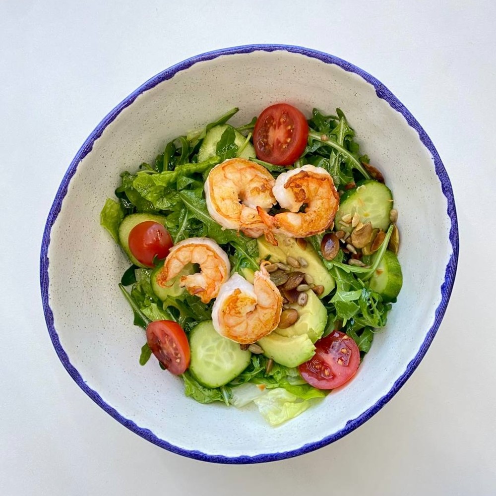 Зеленый салат з креветкою