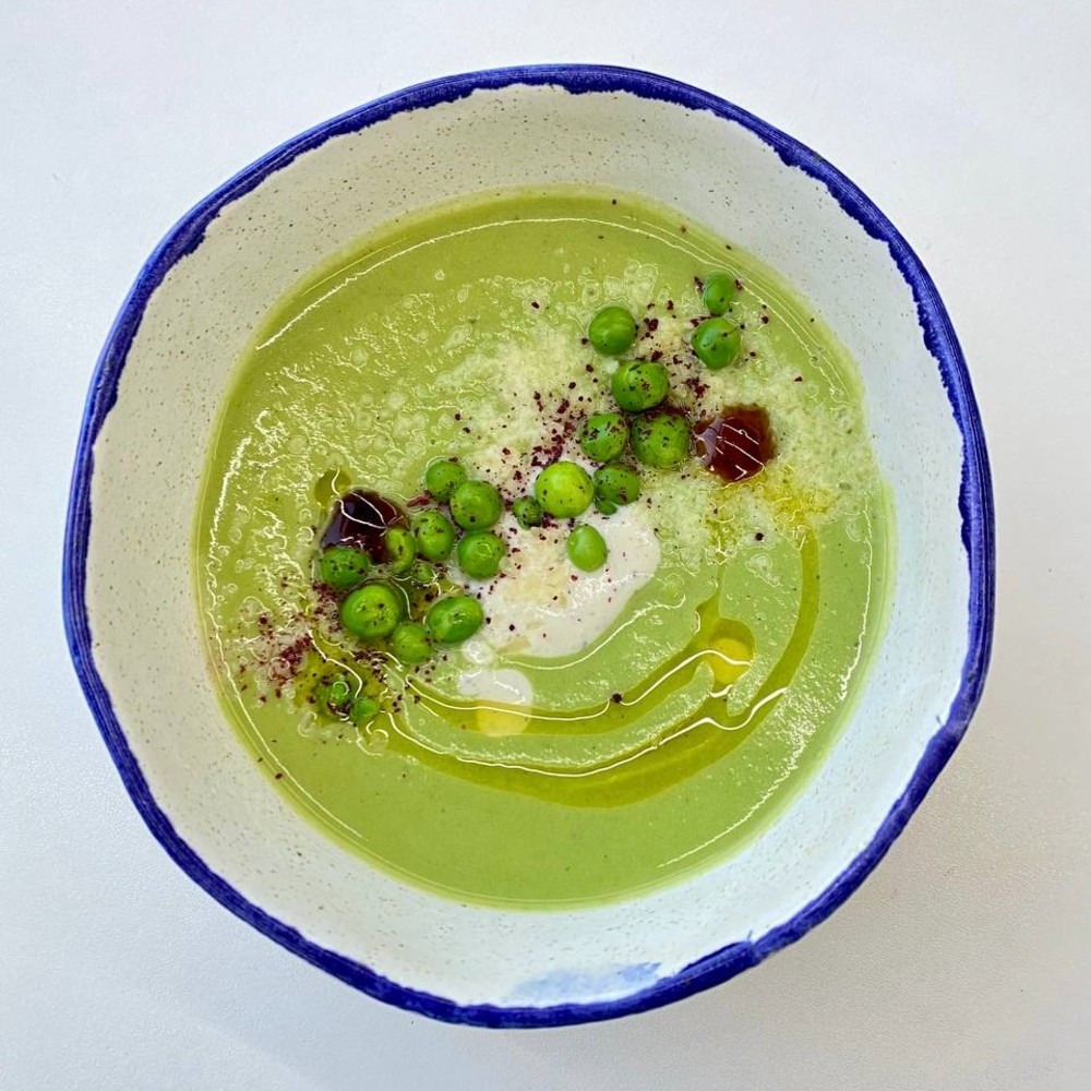 Зелений суп з броколі та пармезаном