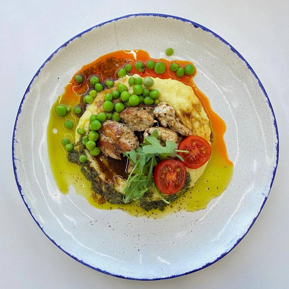 Індичка з пюре та соусом демігляс