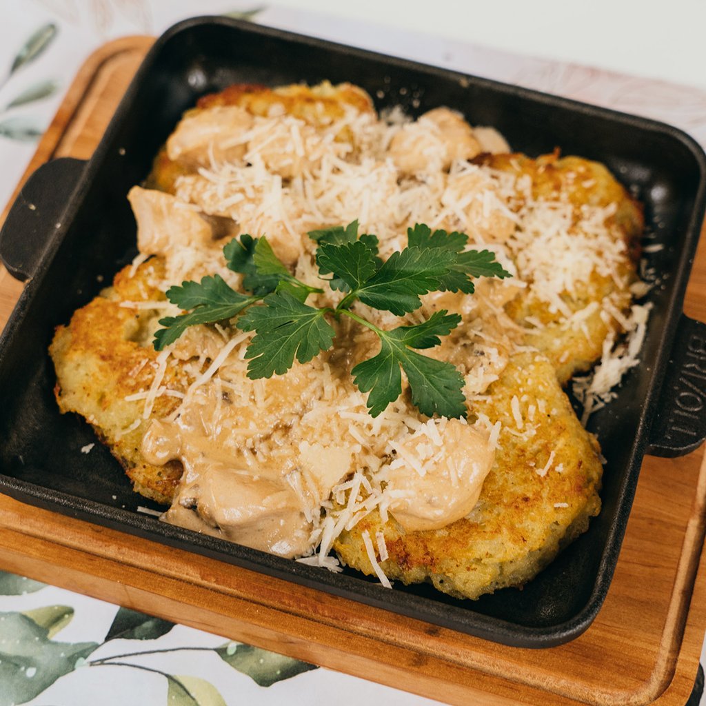 Деруни з куркою та грибами