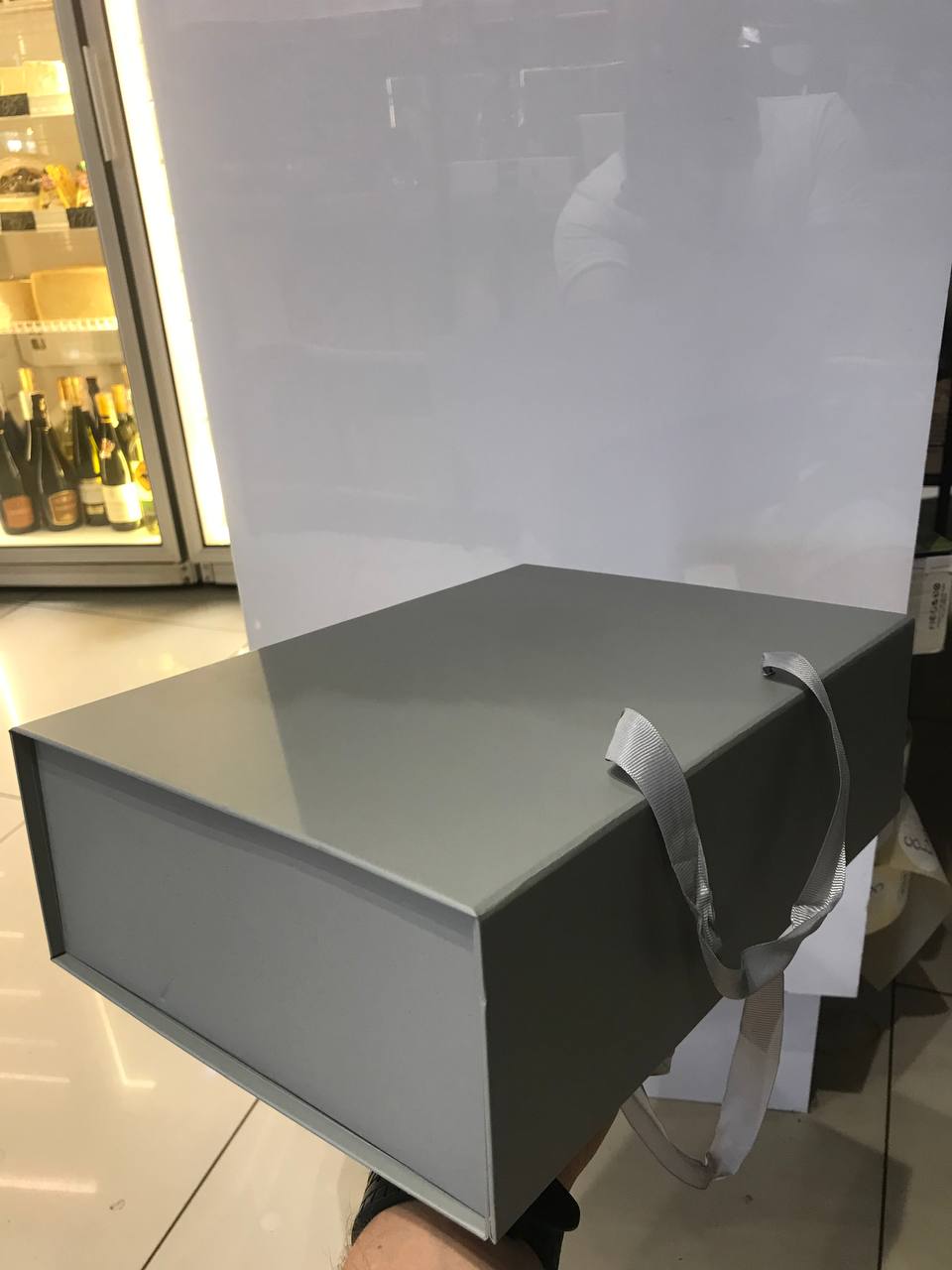 Коробка сіра картонна з ручками велика