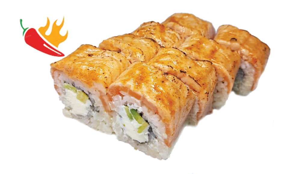 Рол з обсмаженим лососем під спайсі соусом