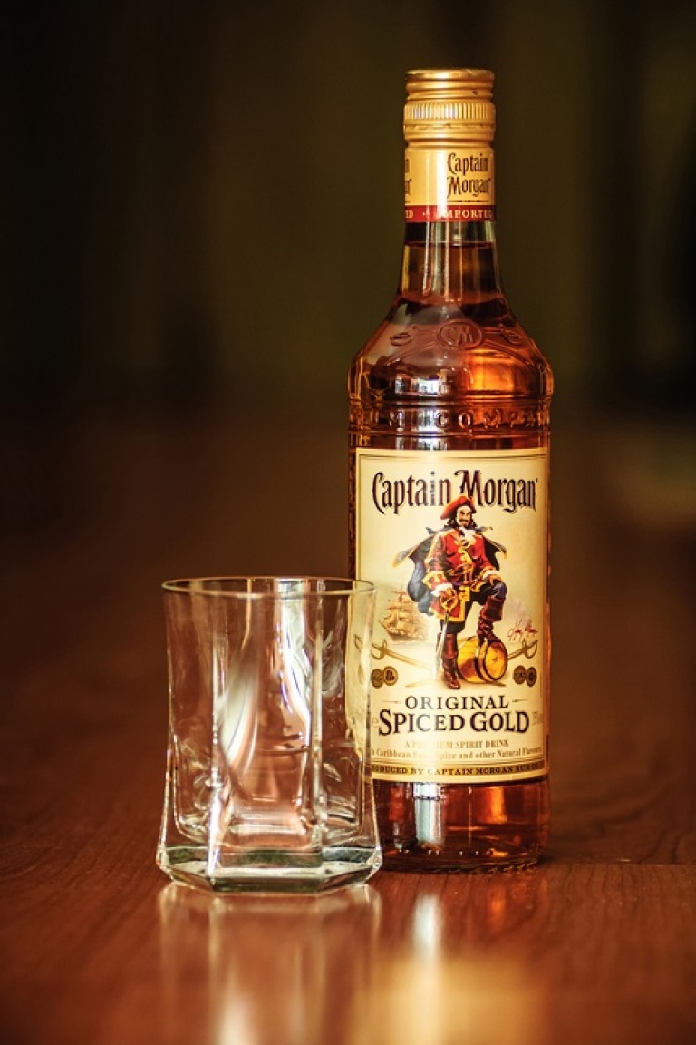 Ром Captain Morgan Spiced Gold 50 мл