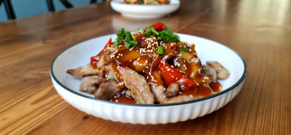 ღორის ხორცი ტკბილ-ცხარე სოუსით - Pork with sweet and spicy sauce