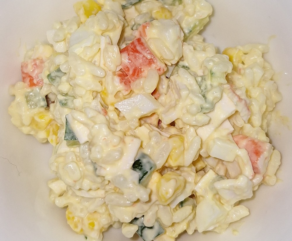 Салат з крабовими палочками, рисом та кукурудзою, 150г
