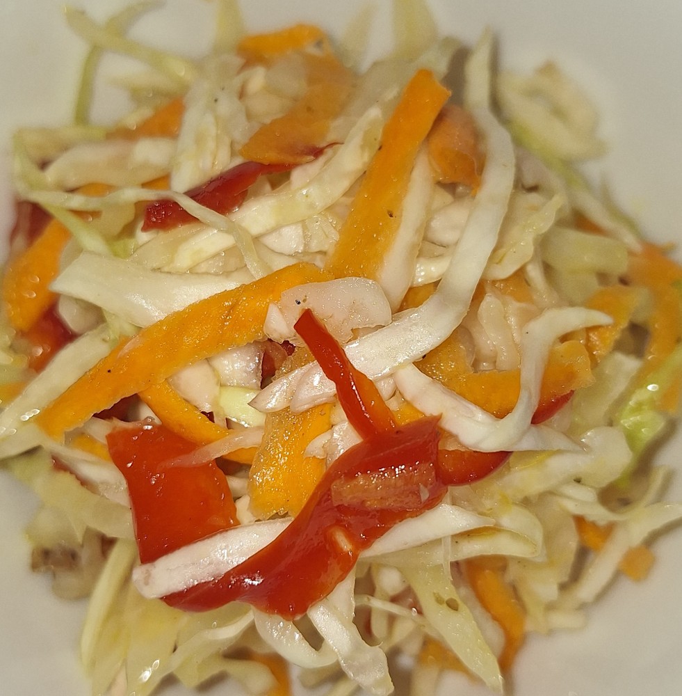 Салат з маринованою капустою та овочами, 120г