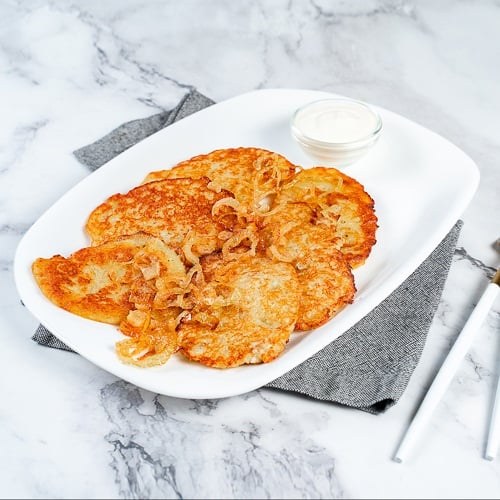 Деруни зі смаженою цибулею та сметаною/Potato pancakes with fried onion and sour cream 150/40 gm