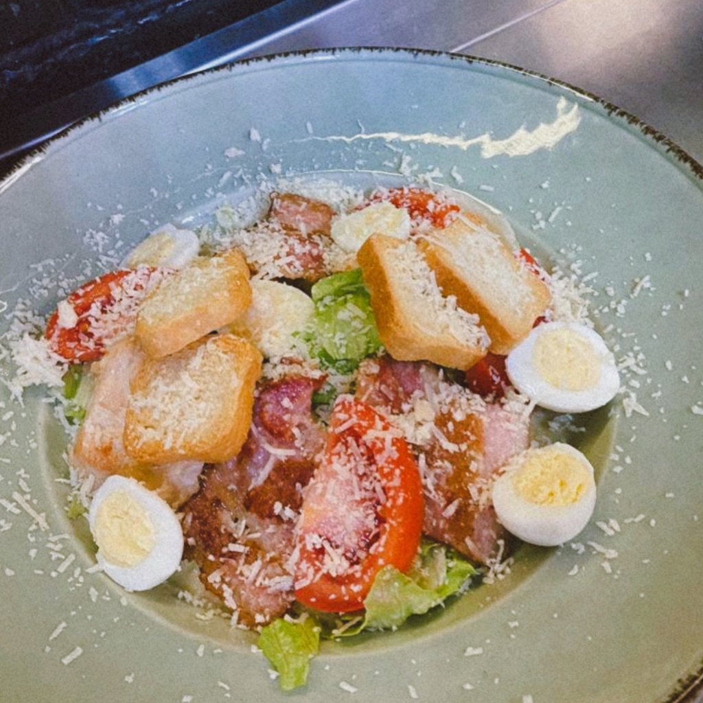 Салат Цезар з куркою