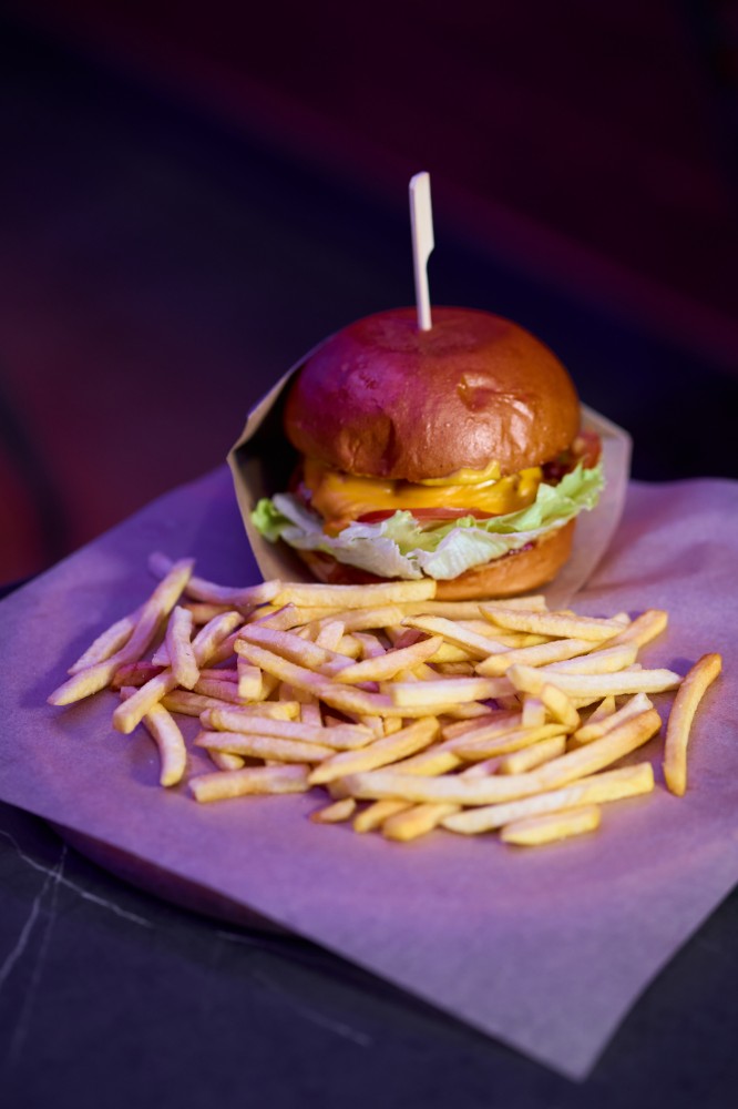 Фірмовий бургер з яловичиною 