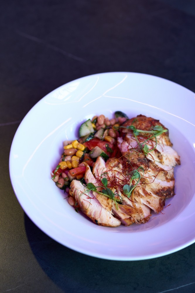 Куряче філе з мексиканським салатом