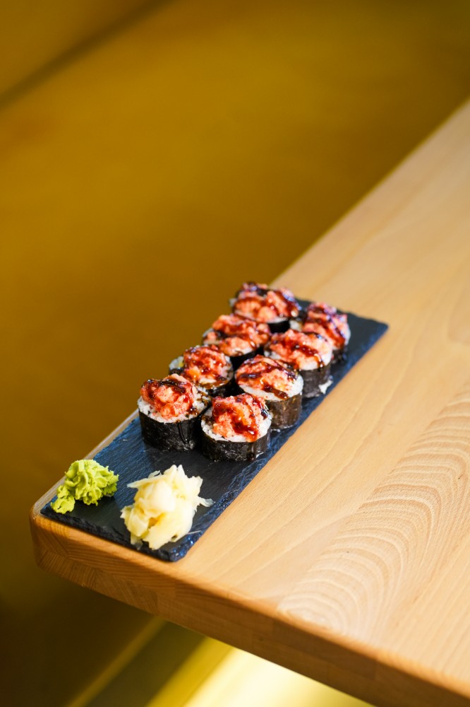 футомакі з тар-таром з лосося