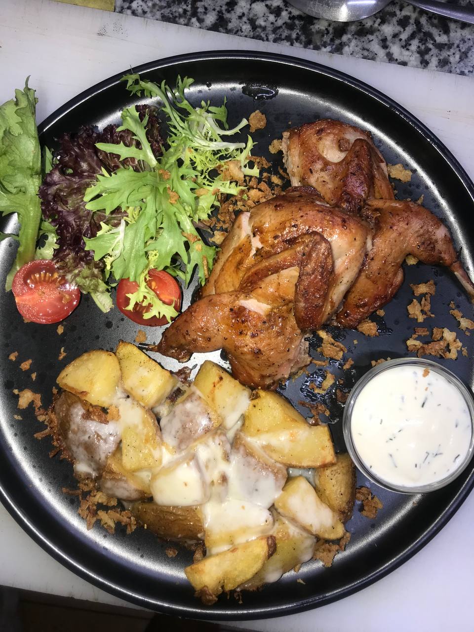 Перепілка з печеною картоплею та сиром