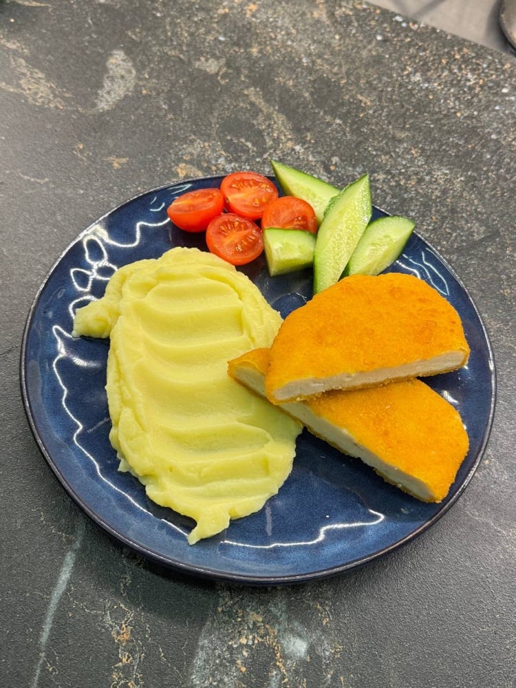 Курячий Шніцель з картопляним пюре