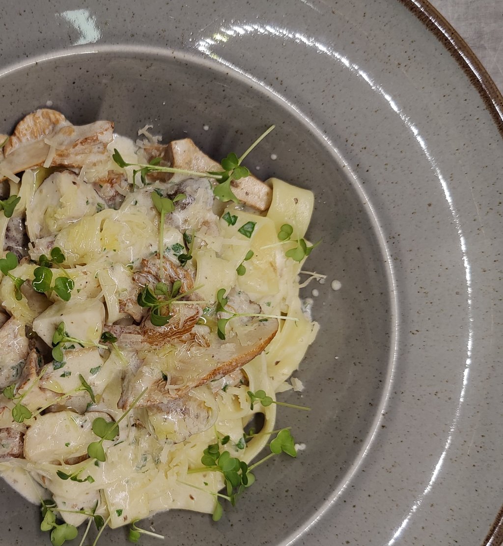 Паста з лісовими грибами та пармезаном