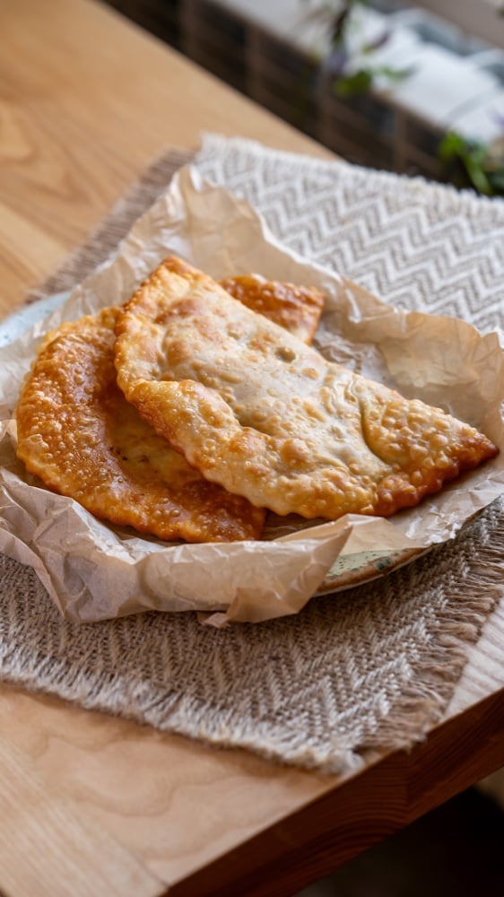 Чебуреки з сиром, порц.
