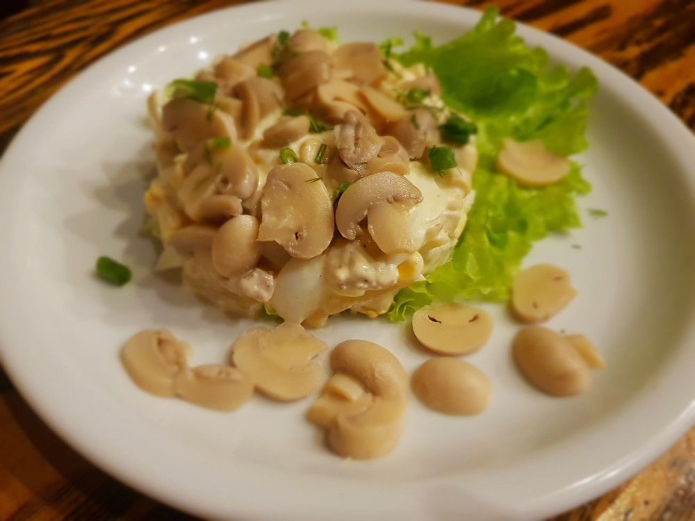 З ананасом та маринованими печерицями